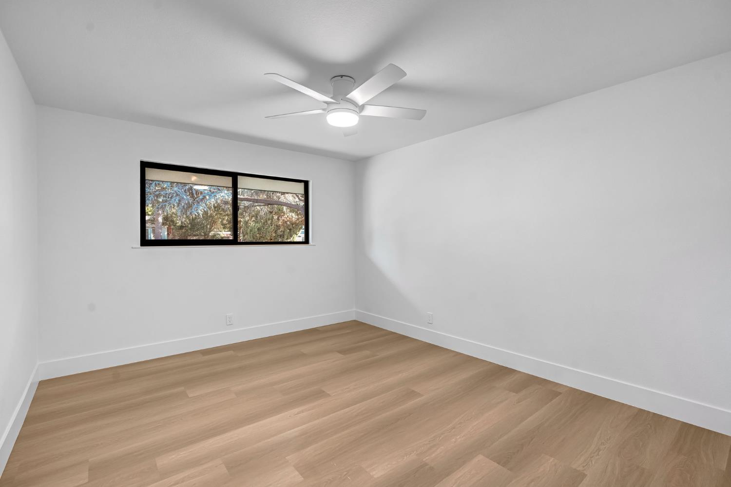 2571 W Magill Ave, Fresno, CA 93711