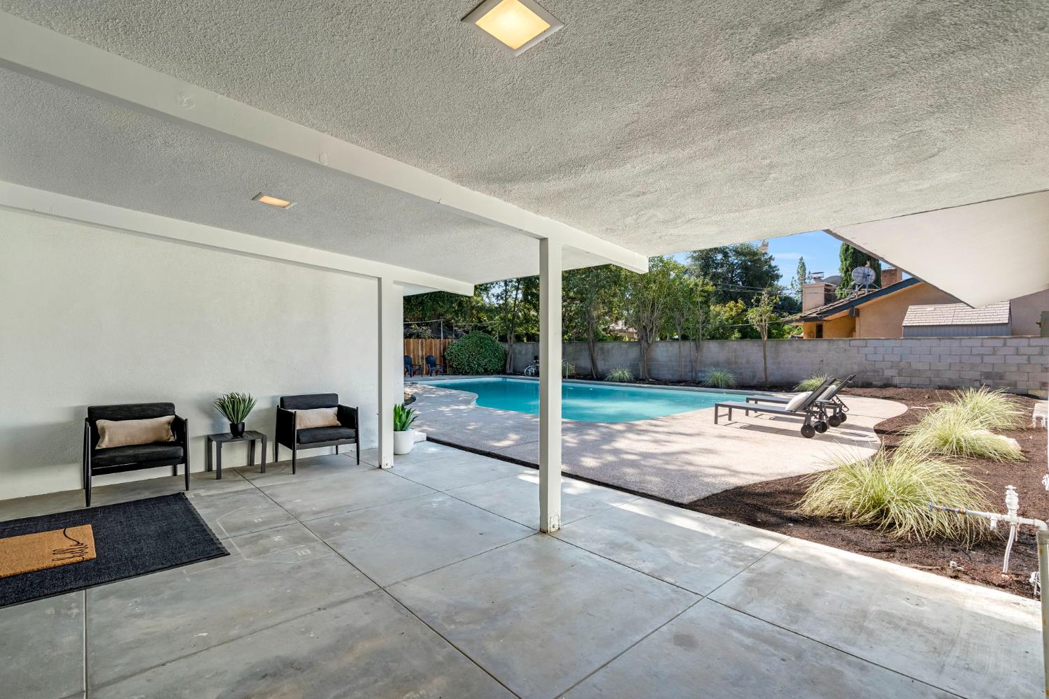 2571 W Magill Ave, Fresno, CA 93711
