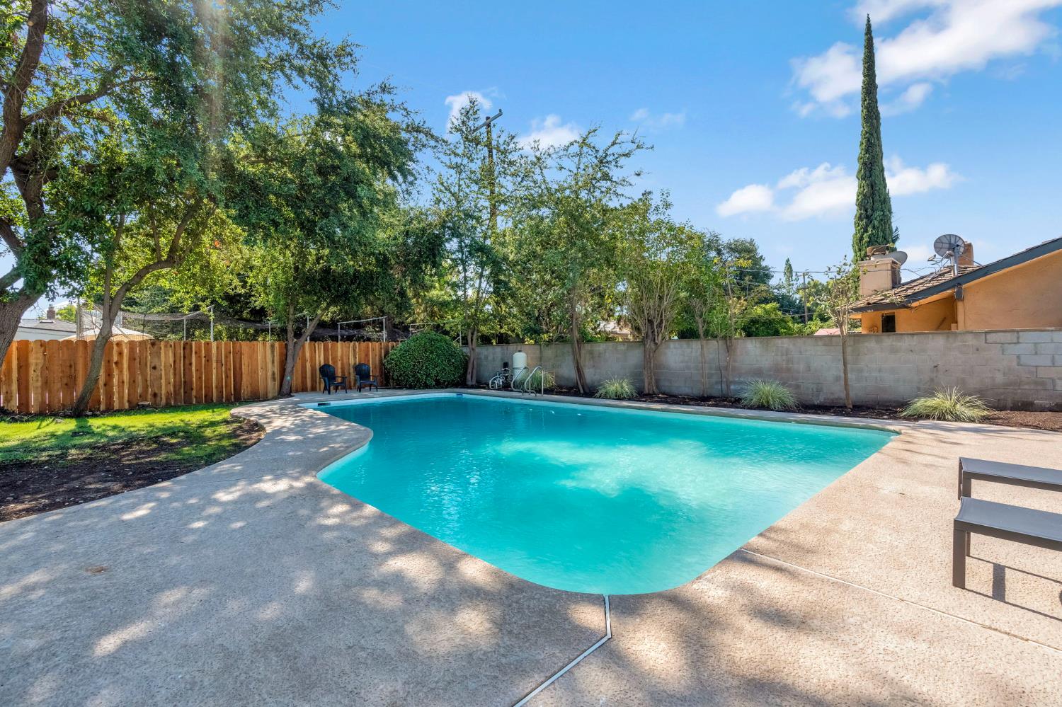 2571 W Magill Ave, Fresno, CA 93711
