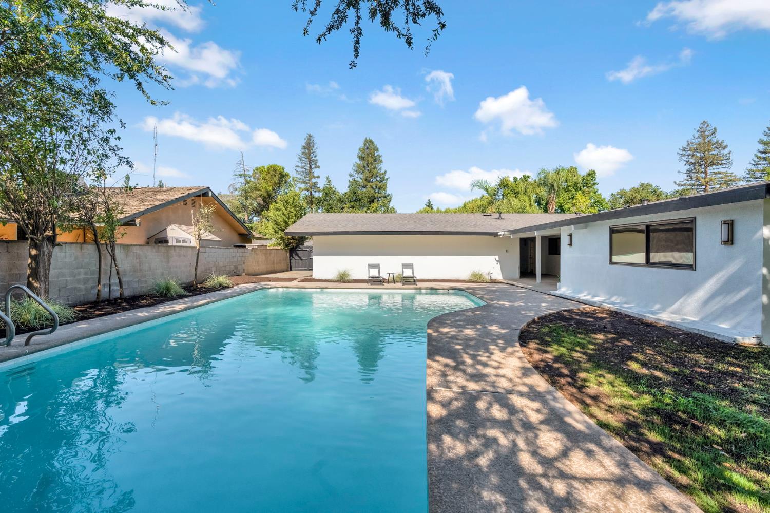 2571 W Magill Ave, Fresno, CA 93711