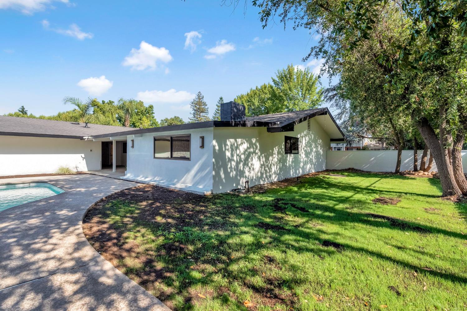 2571 W Magill Ave, Fresno, CA 93711