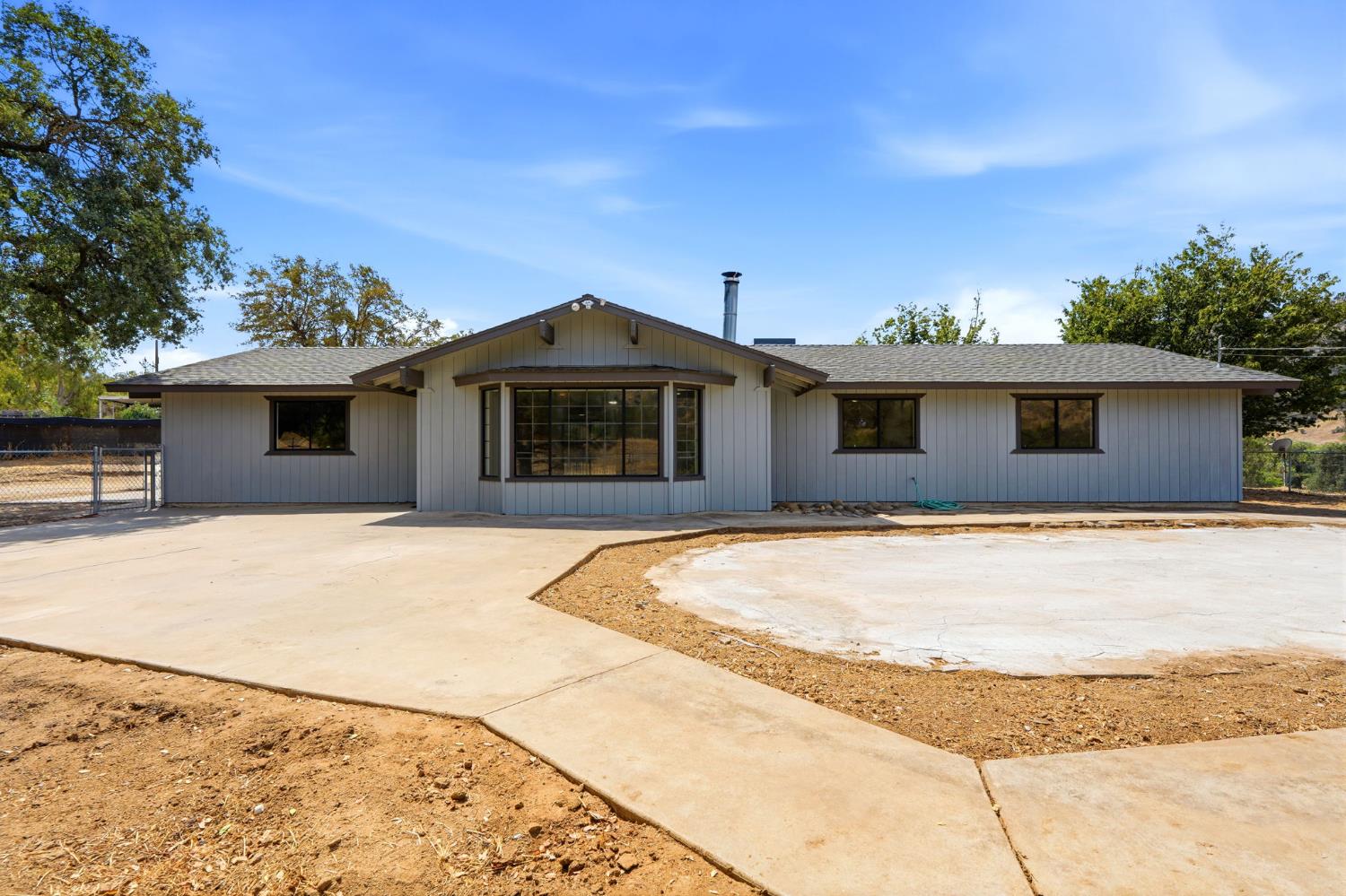 37307 Mistletoe Rd, Yokuts Valley, CA 93675
