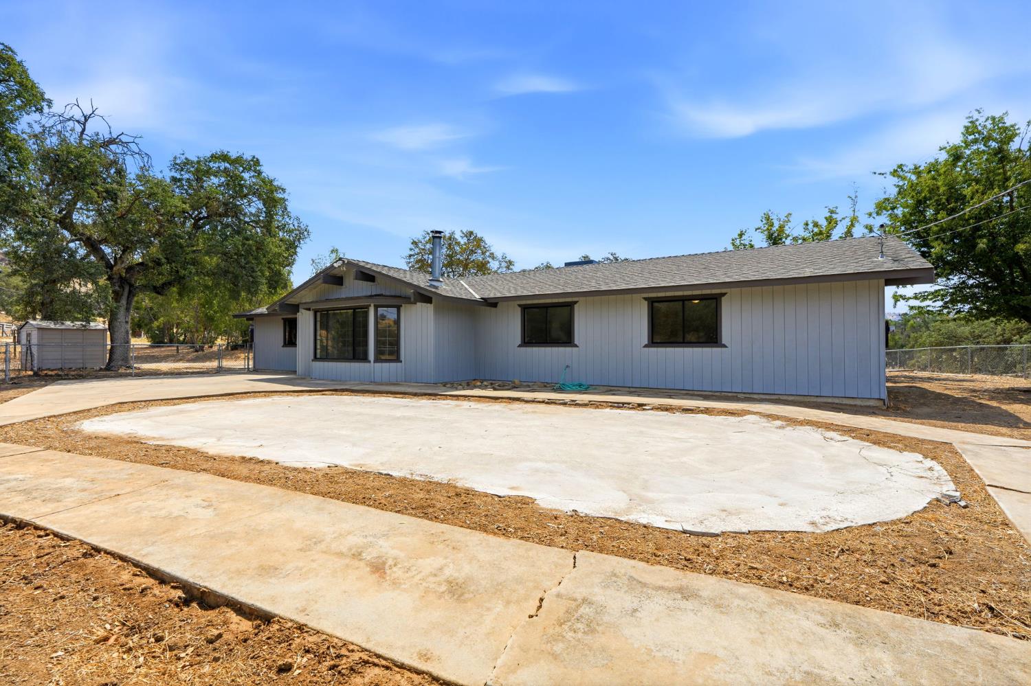 37307 Mistletoe Rd, Yokuts Valley, CA 93675
