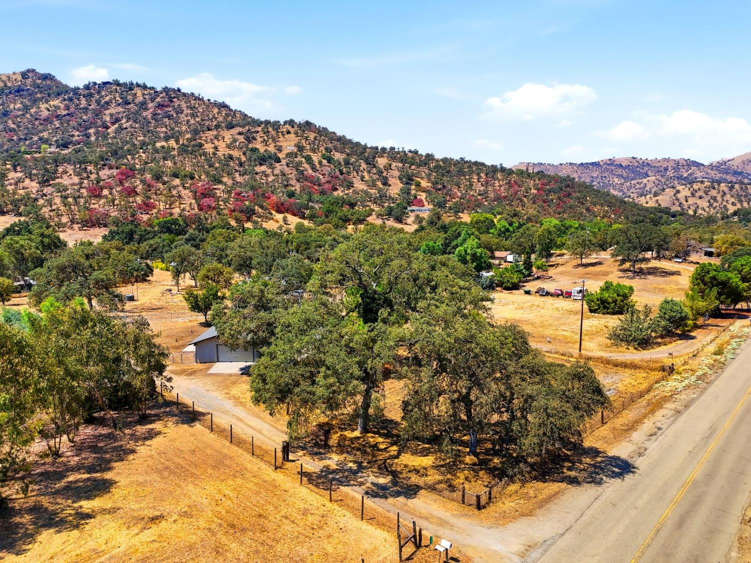 37307 Mistletoe Rd, Yokuts Valley, CA 93675