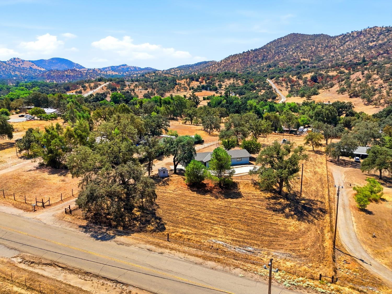 37307 Mistletoe Rd, Yokuts Valley, CA 93675