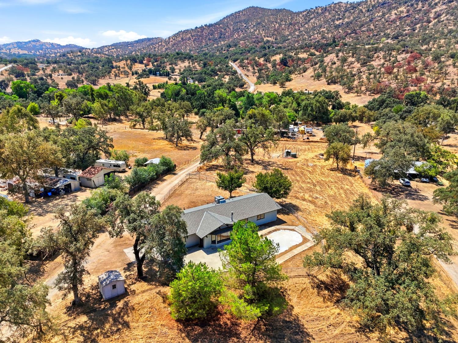 37307 Mistletoe Rd, Yokuts Valley, CA 93675
