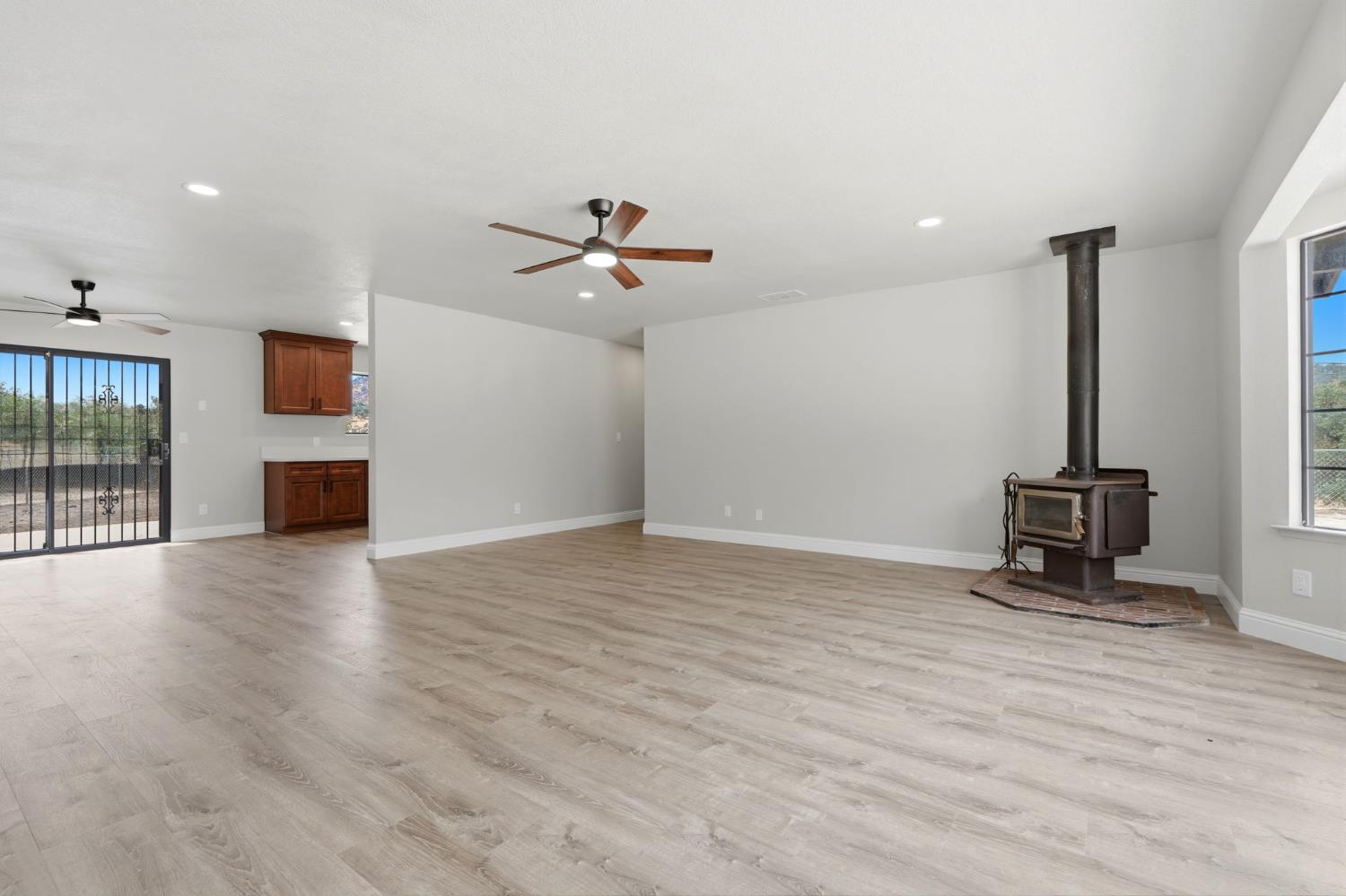 37307 Mistletoe Rd, Yokuts Valley, CA 93675
