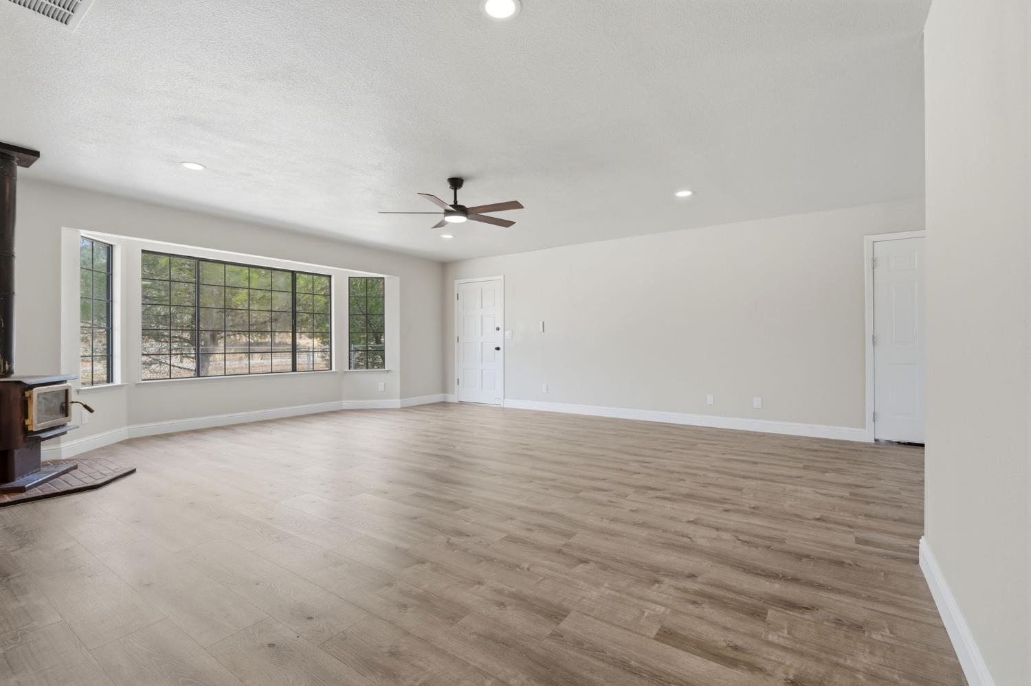 37307 Mistletoe Rd, Yokuts Valley, CA 93675