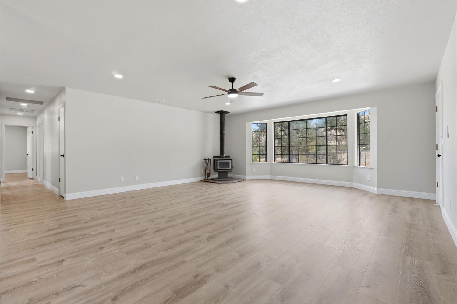 37307 Mistletoe Rd, Yokuts Valley, CA 93675