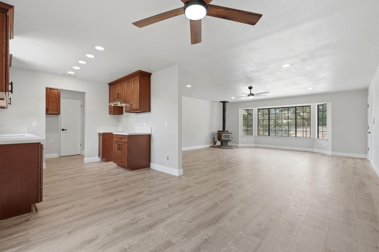 37307 Mistletoe Rd, Yokuts Valley, CA 93675
