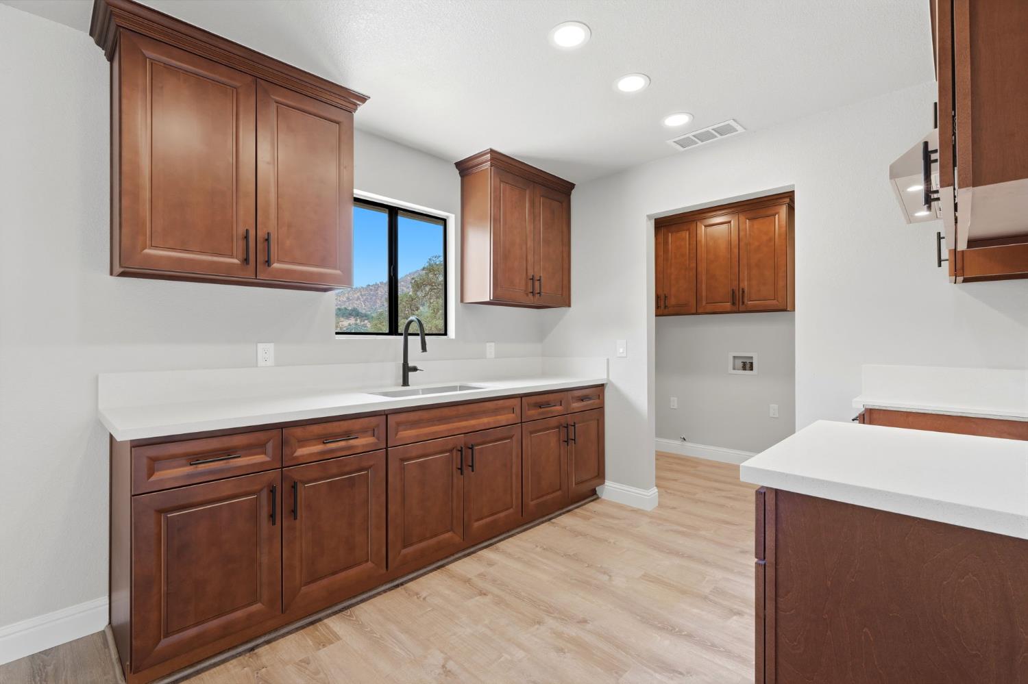 37307 Mistletoe Rd, Yokuts Valley, CA 93675