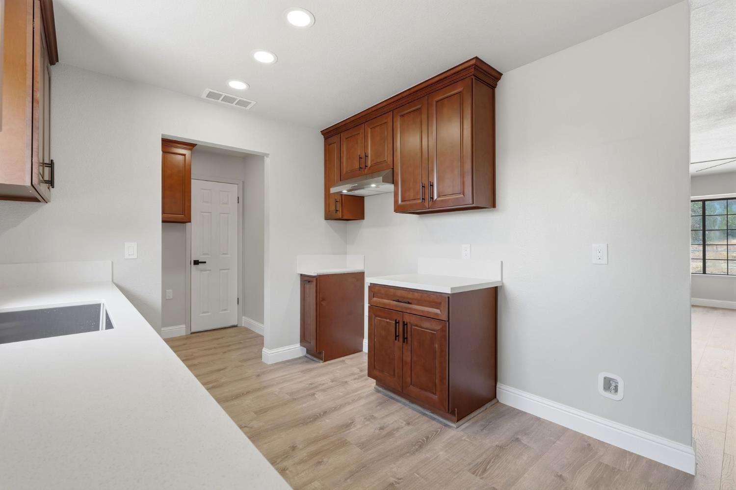 37307 Mistletoe Rd, Yokuts Valley, CA 93675