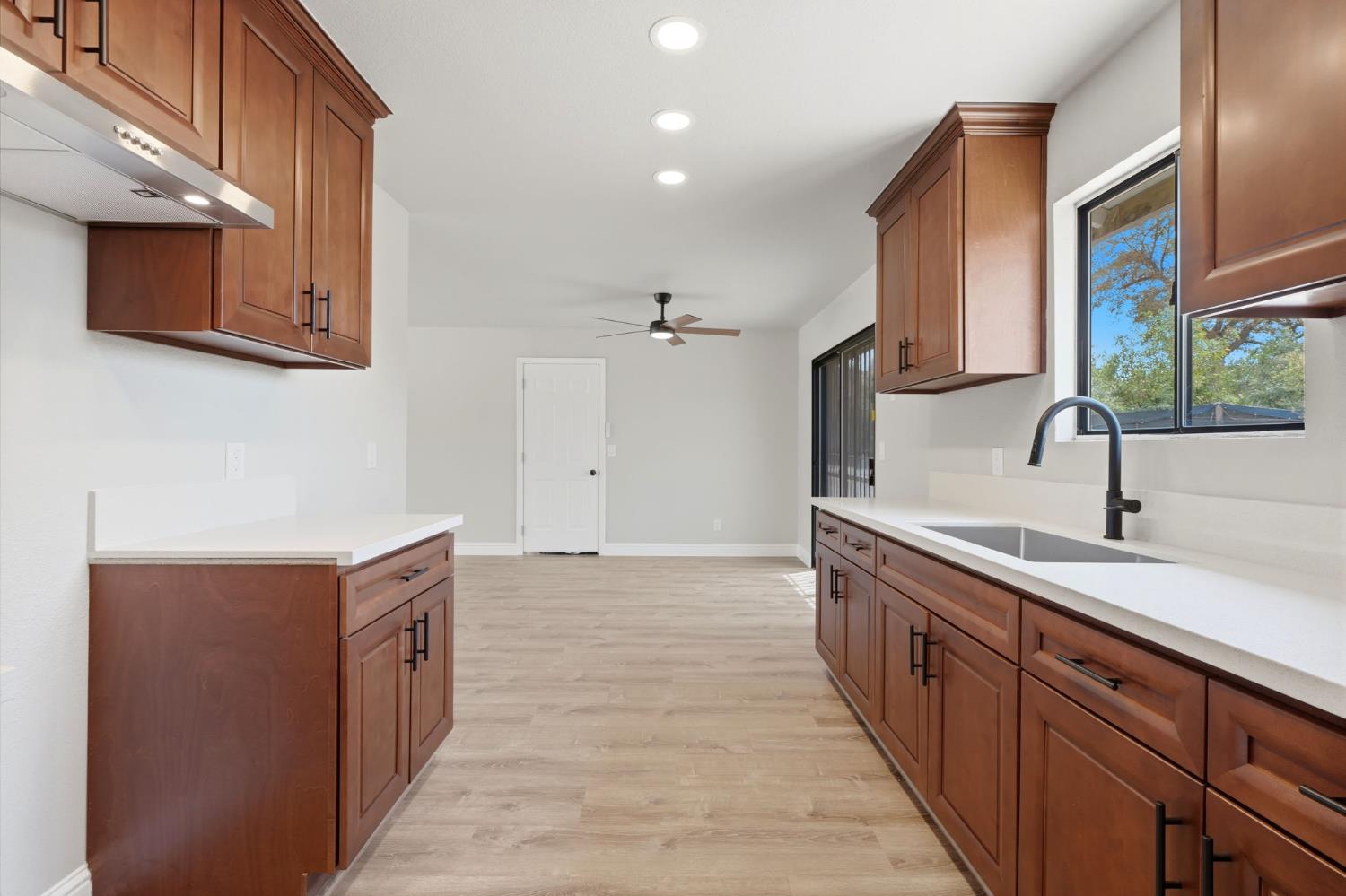 37307 Mistletoe Rd, Yokuts Valley, CA 93675