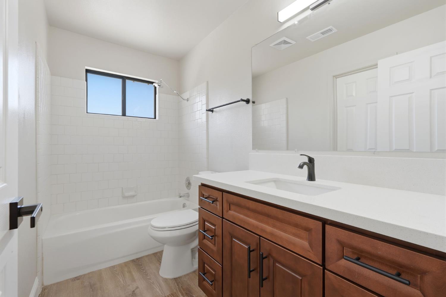37307 Mistletoe Rd, Yokuts Valley, CA 93675
