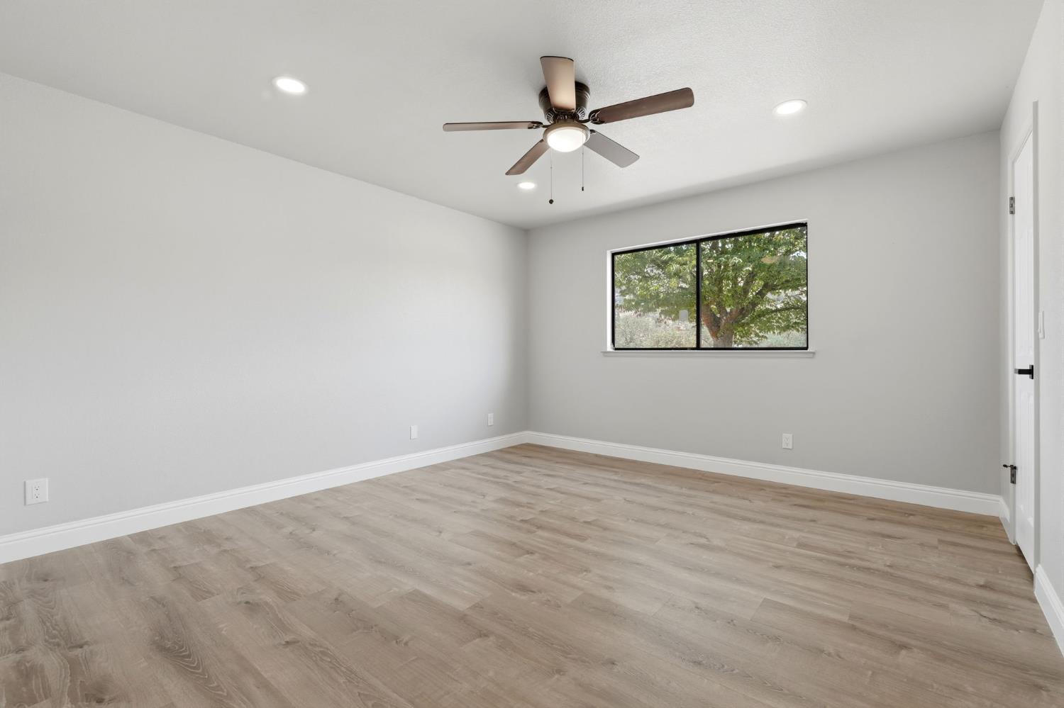37307 Mistletoe Rd, Yokuts Valley, CA 93675