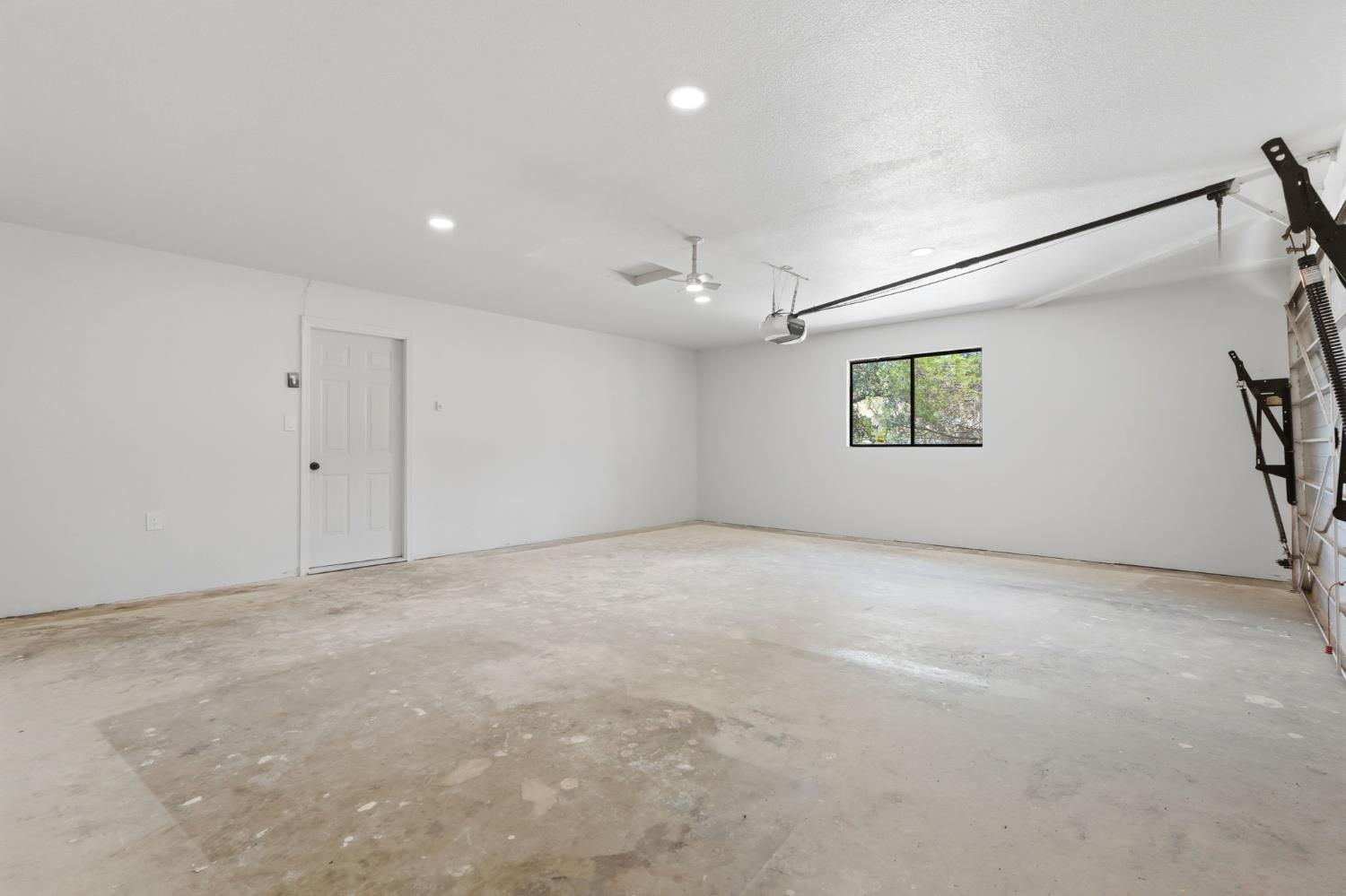 37307 Mistletoe Rd, Yokuts Valley, CA 93675