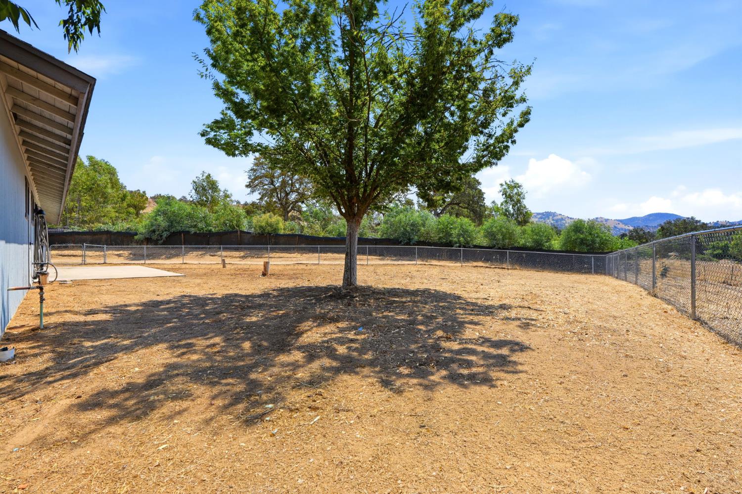 37307 Mistletoe Rd, Yokuts Valley, CA 93675