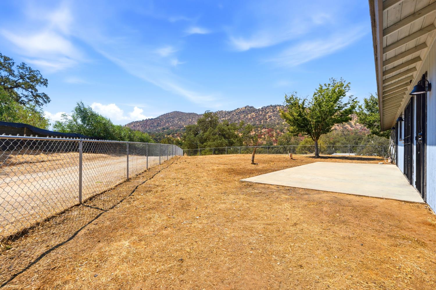 37307 Mistletoe Rd, Yokuts Valley, CA 93675