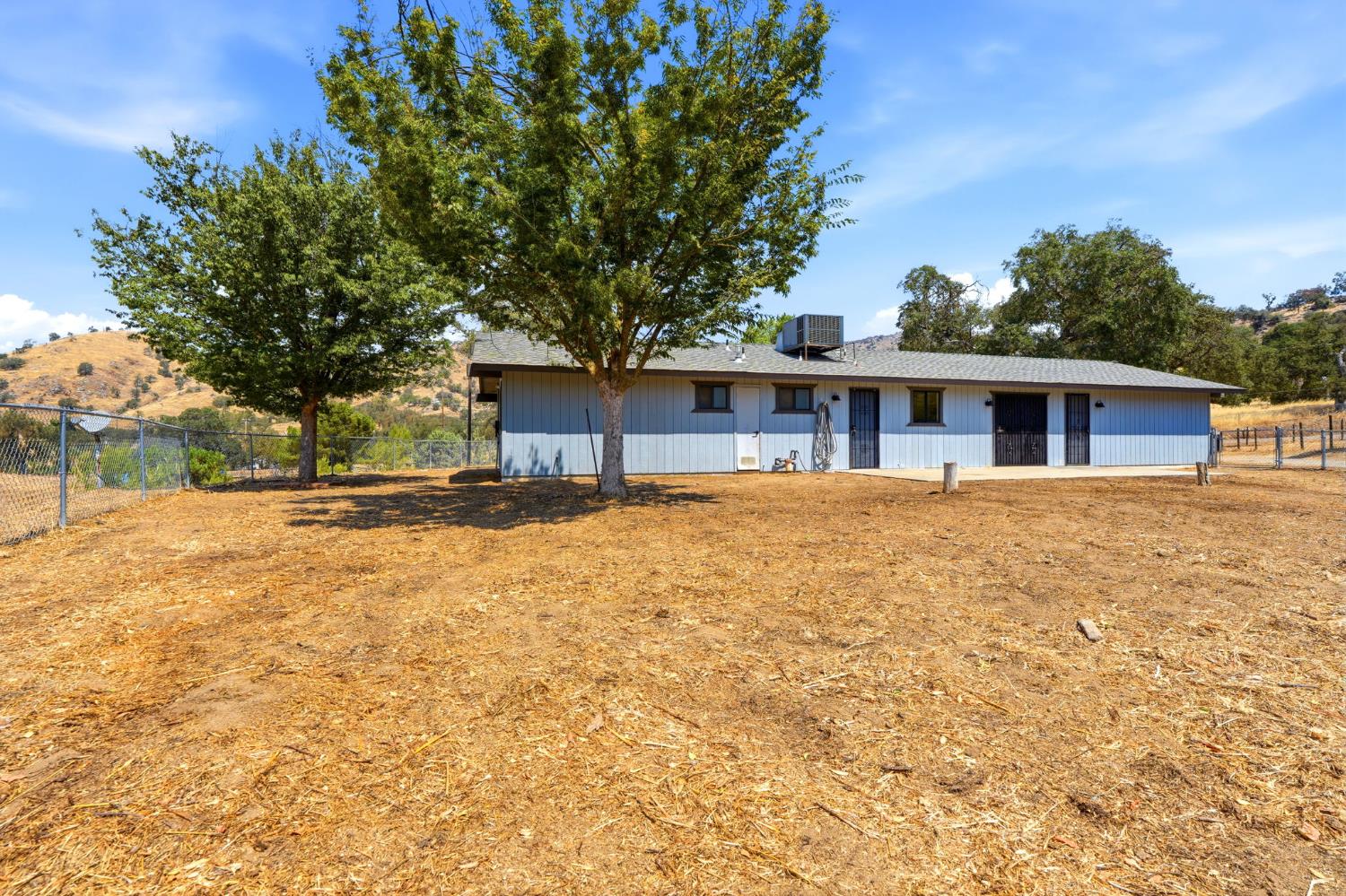 37307 Mistletoe Rd, Yokuts Valley, CA 93675