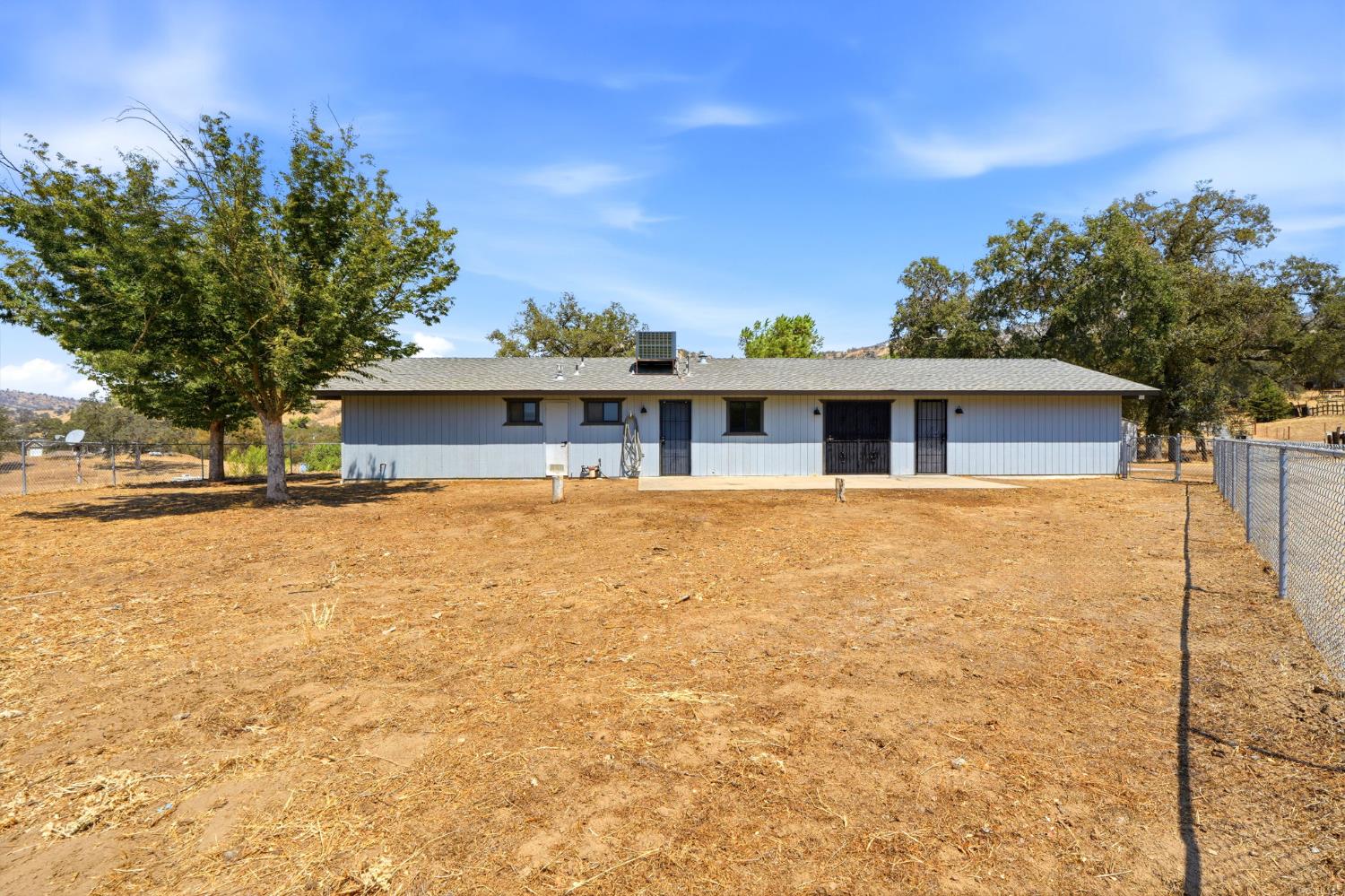 37307 Mistletoe Rd, Yokuts Valley, CA 93675