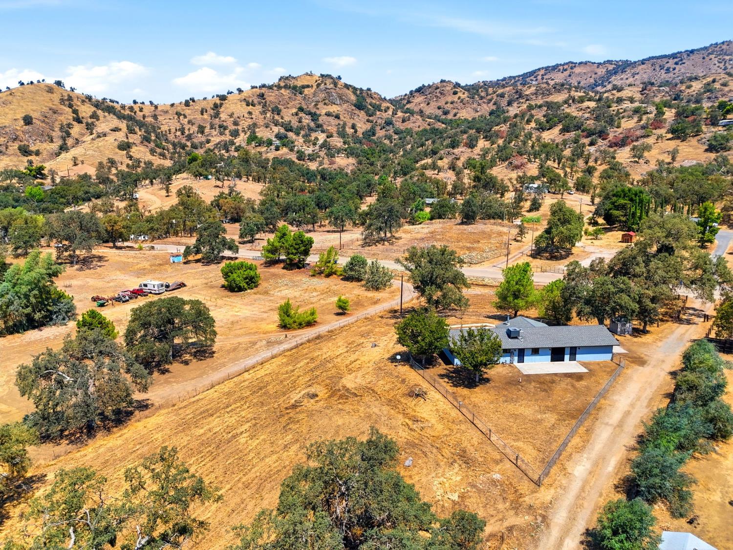 37307 Mistletoe Rd, Yokuts Valley, CA 93675