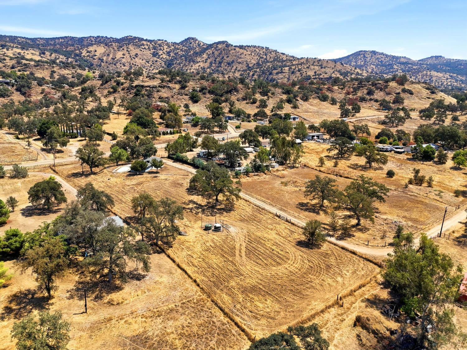 37307 Mistletoe Rd, Yokuts Valley, CA 93675