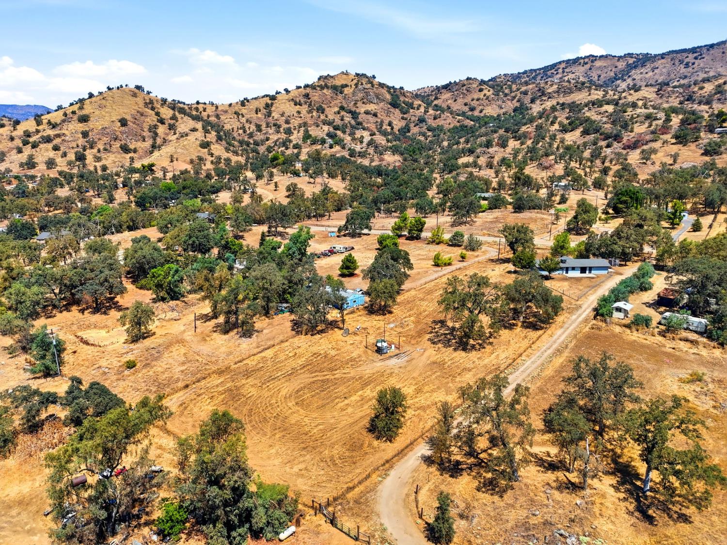 37307 Mistletoe Rd, Yokuts Valley, CA 93675