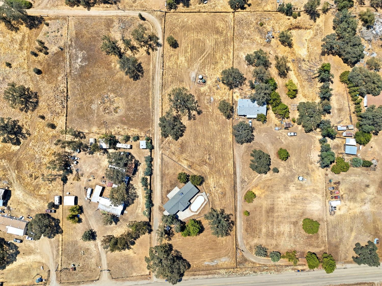 37307 Mistletoe Rd, Yokuts Valley, CA 93675