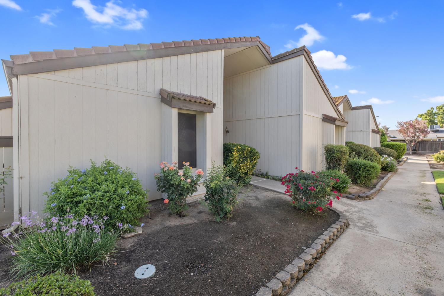 1948 Cougar Ln, Clovis, CA 93611