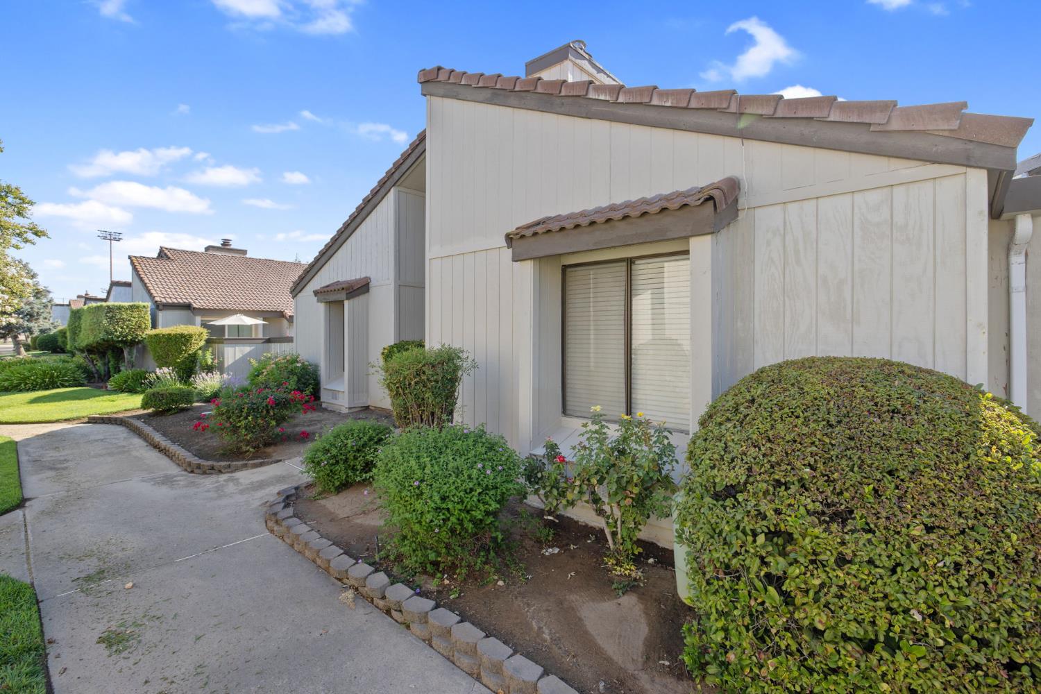 1948 Cougar Ln, Clovis, CA 93611