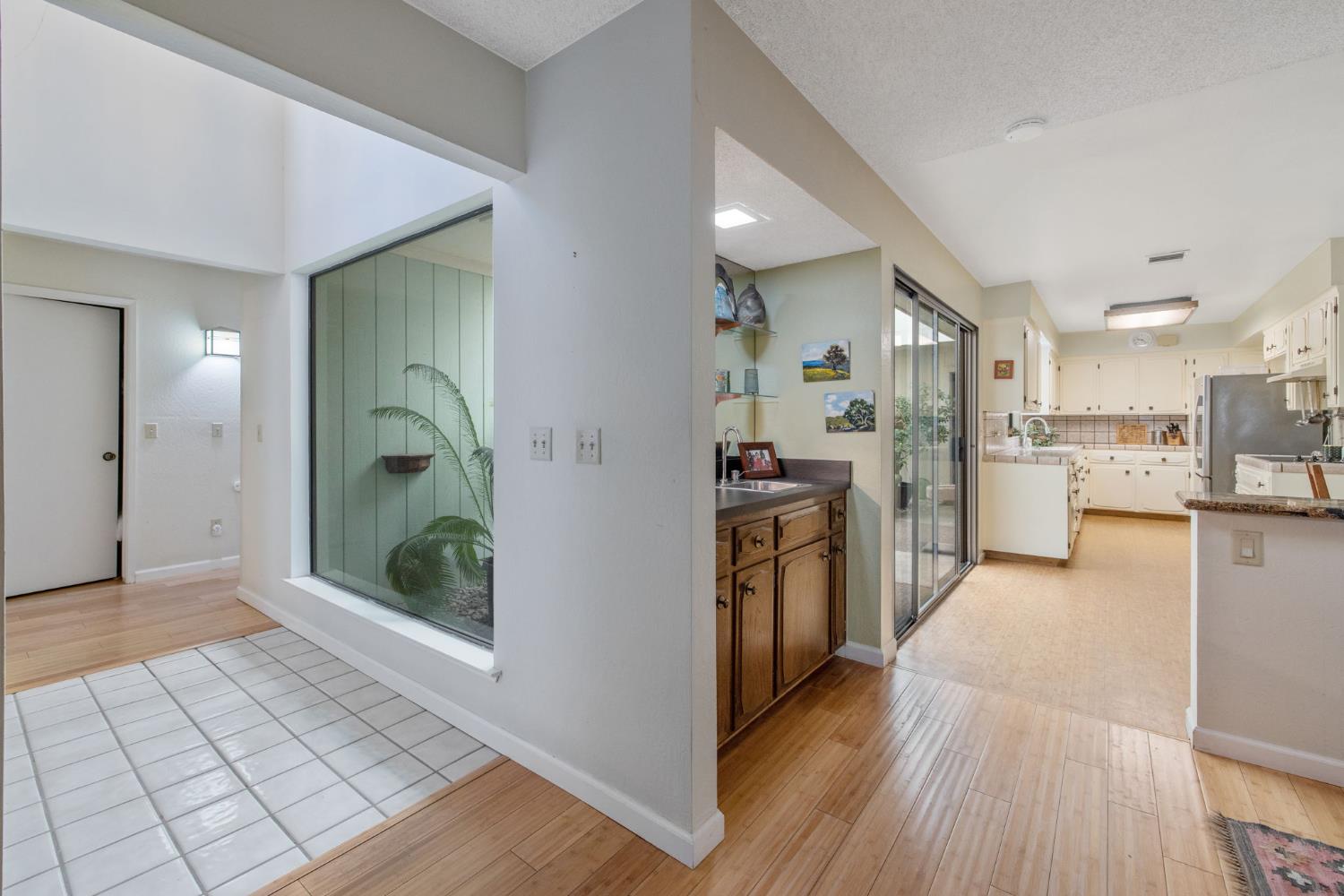1948 Cougar Ln, Clovis, CA 93611