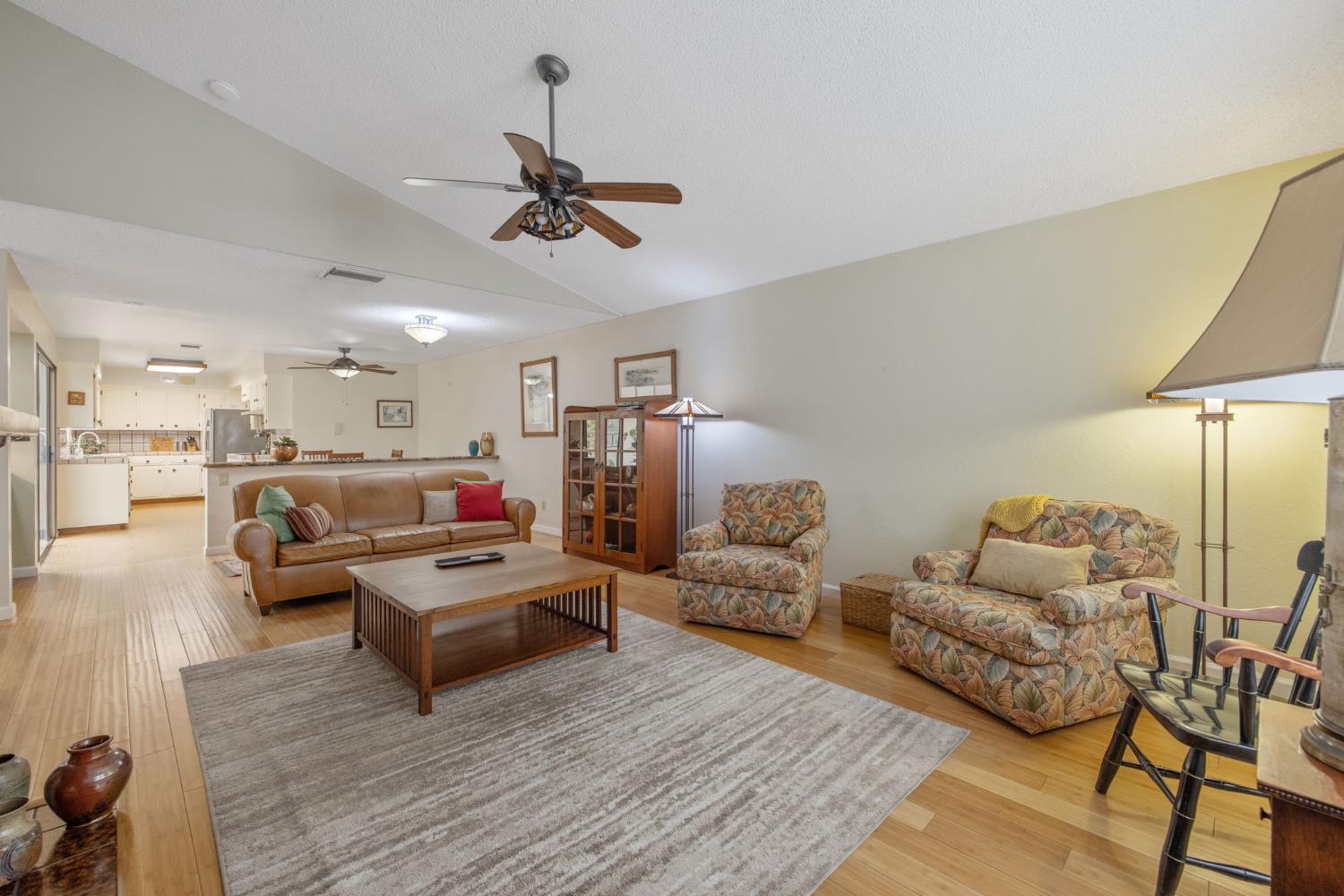 1948 Cougar Ln, Clovis, CA 93611