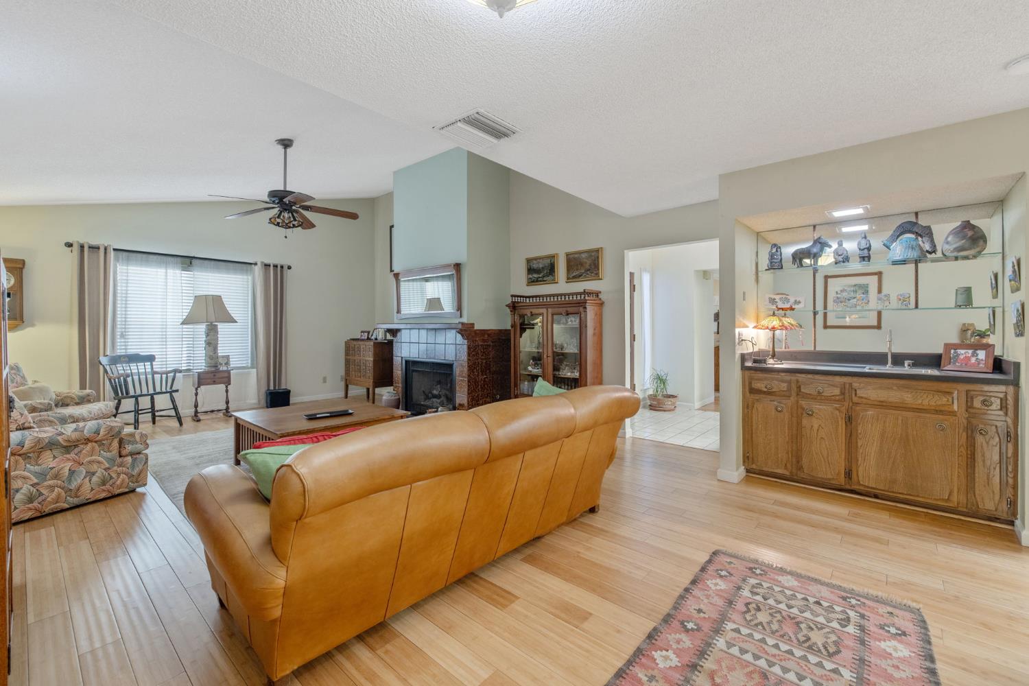 1948 Cougar Ln, Clovis, CA 93611