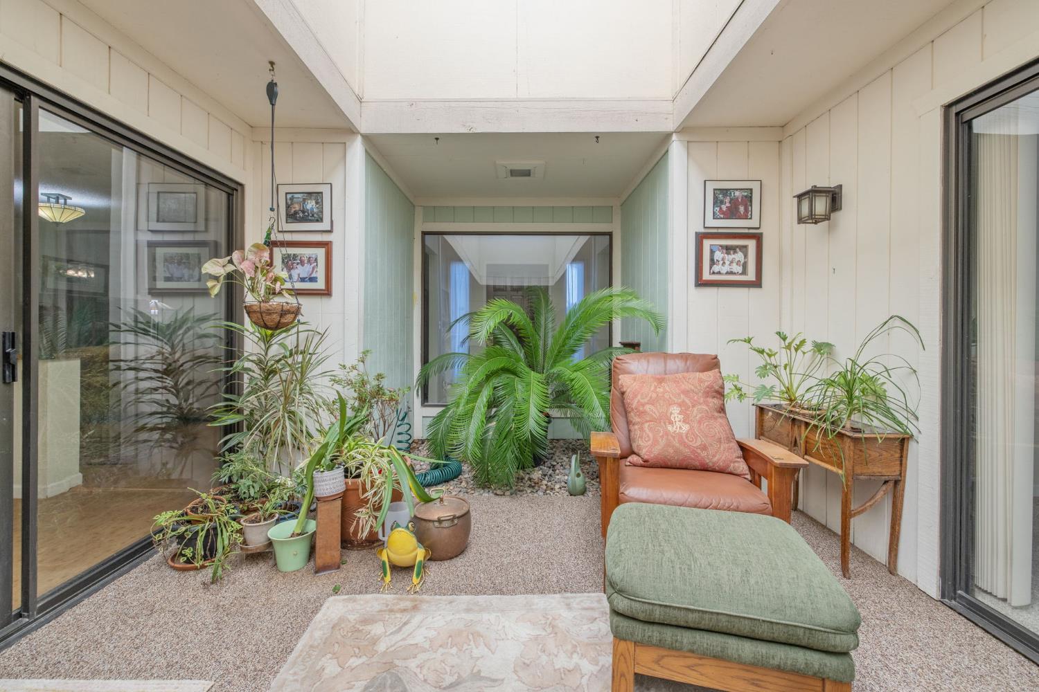 1948 Cougar Ln, Clovis, CA 93611