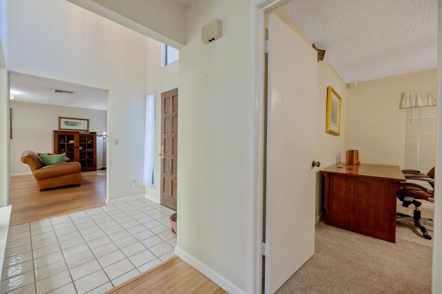 1948 Cougar Ln, Clovis, CA 93611