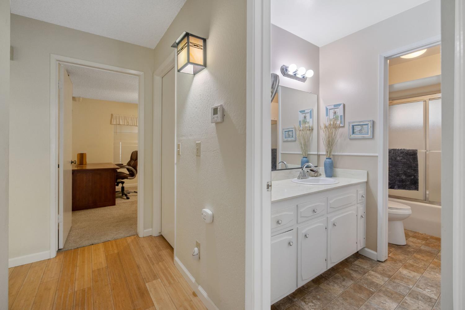 1948 Cougar Ln, Clovis, CA 93611