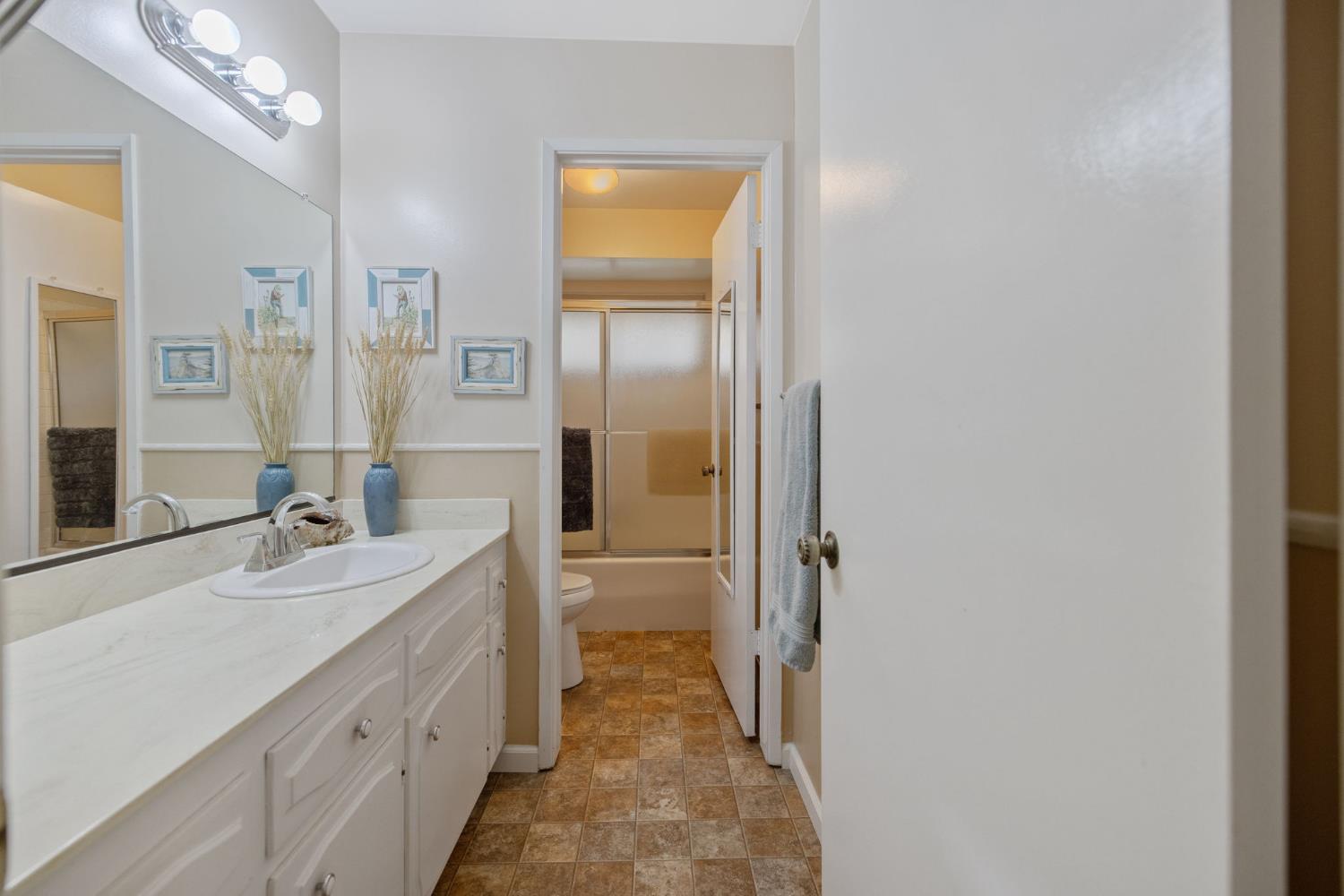 1948 Cougar Ln, Clovis, CA 93611
