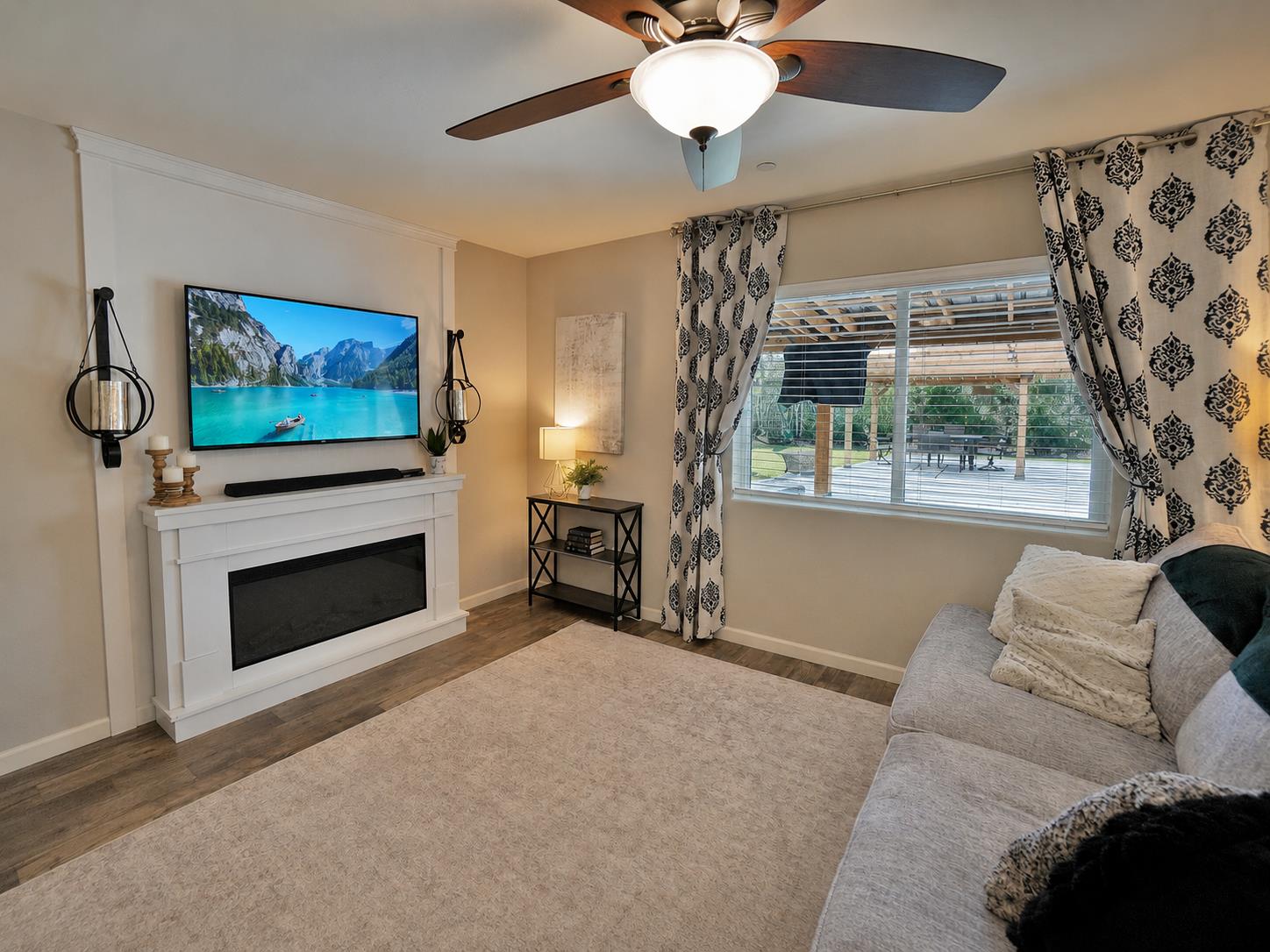 2323 Vineyard Ct, Hanford, CA 93230