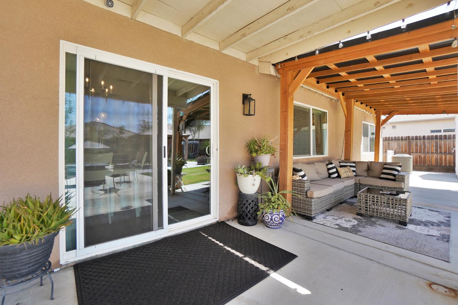 2323 Vineyard Ct, Hanford, CA 93230