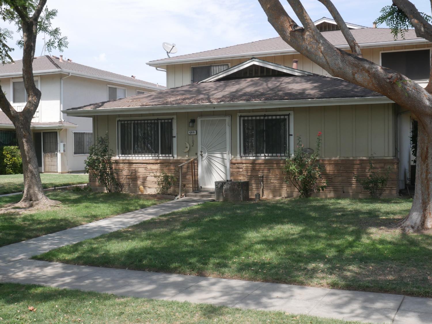 4918 N Holt Ave #102, Fresno, CA 93705