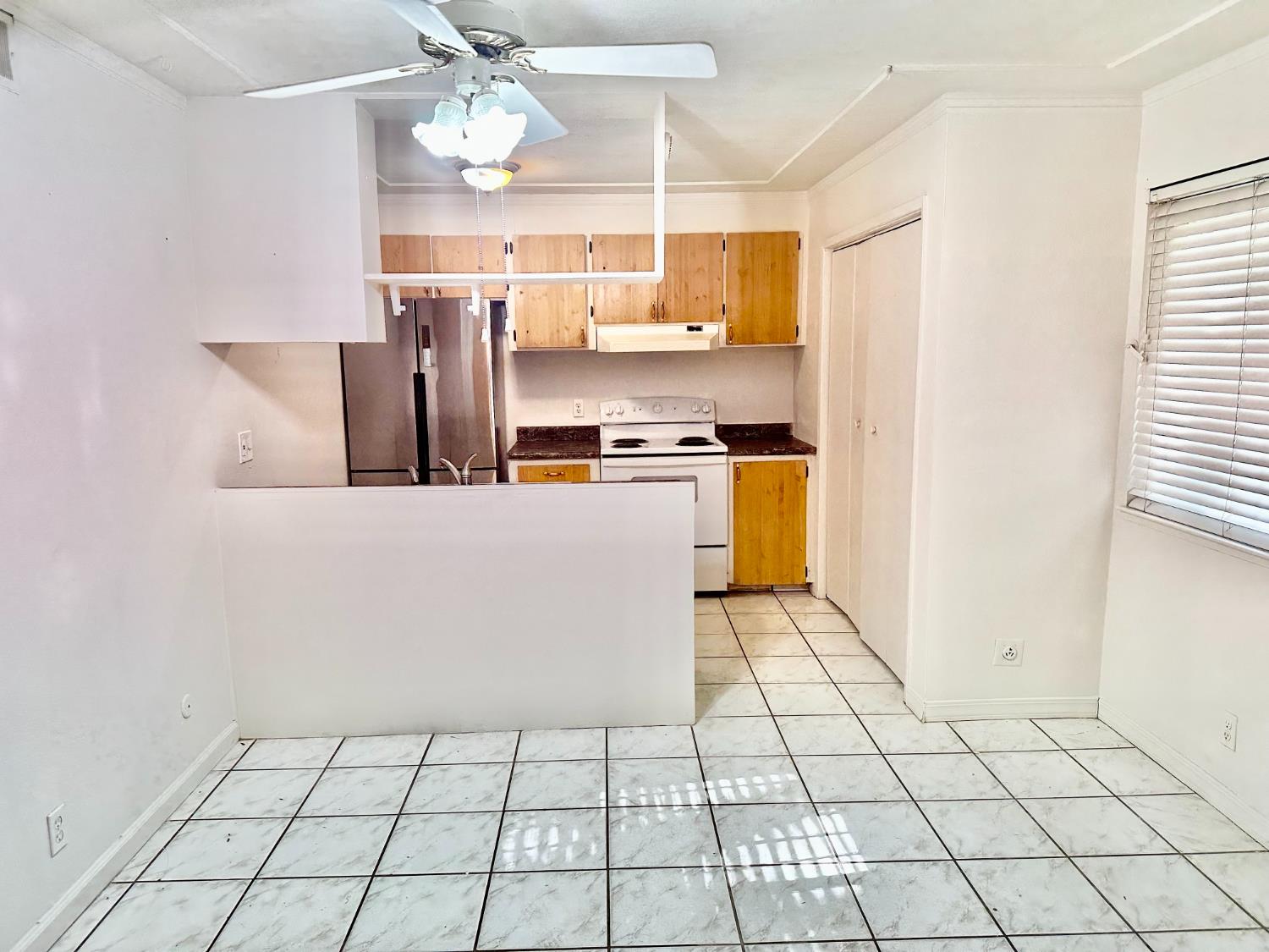 4918 N Holt Ave #102, Fresno, CA 93705