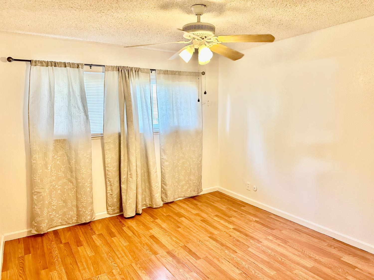 4918 N Holt Ave #102, Fresno, CA 93705