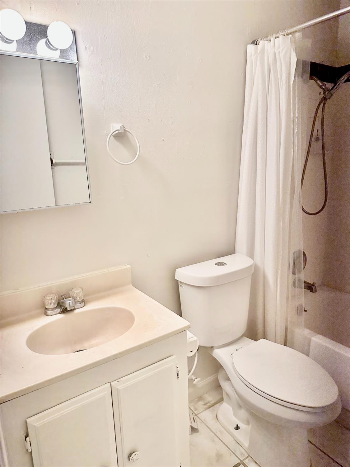 4918 N Holt Ave #102, Fresno, CA 93705