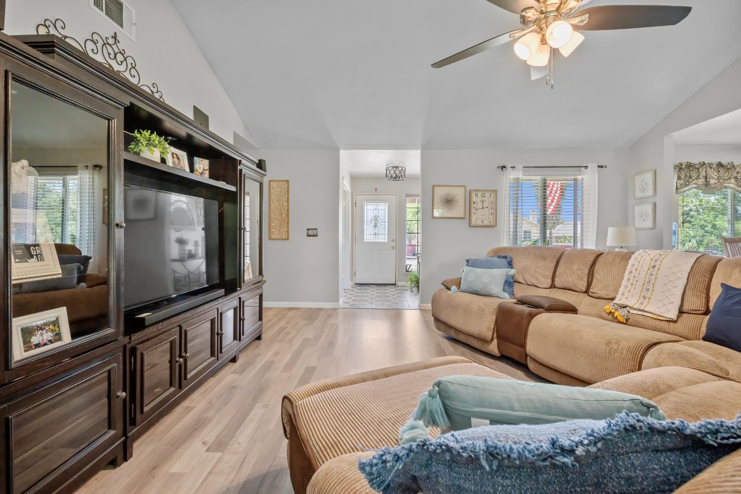 18746 Auburn Way, Madera, CA 93638
