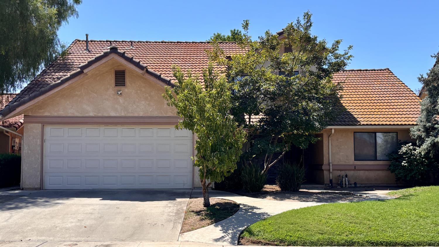 1647 E Serena Ave, Fresno, CA 93720