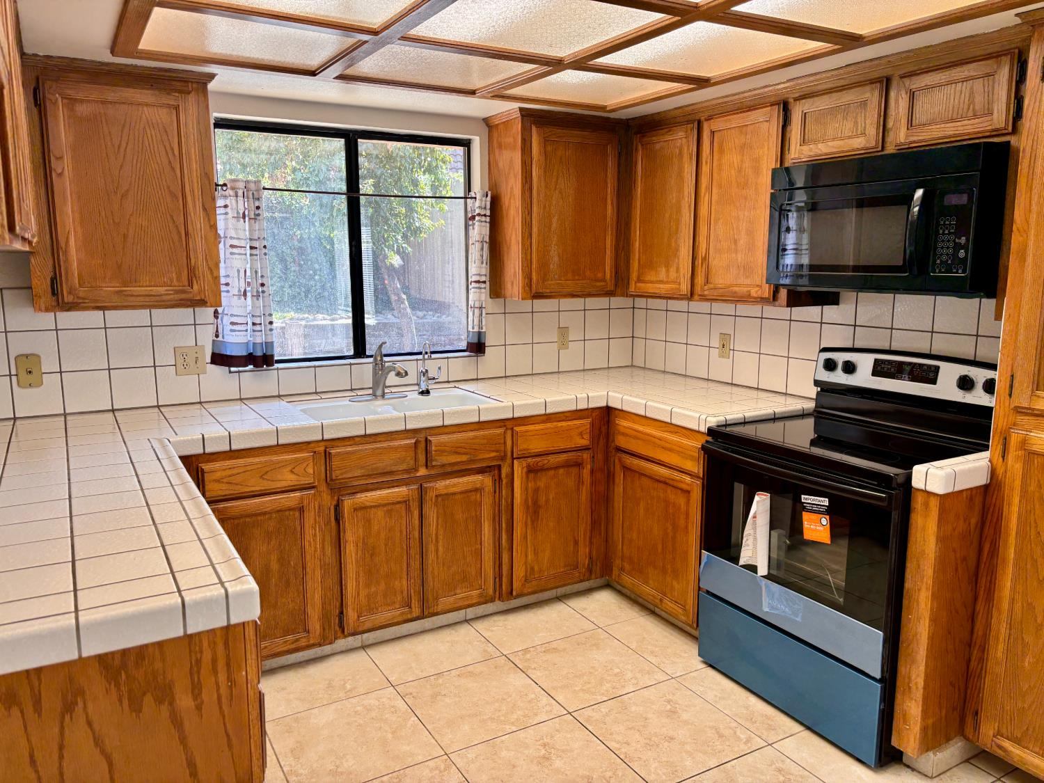 1647 E Serena Ave, Fresno, CA 93720