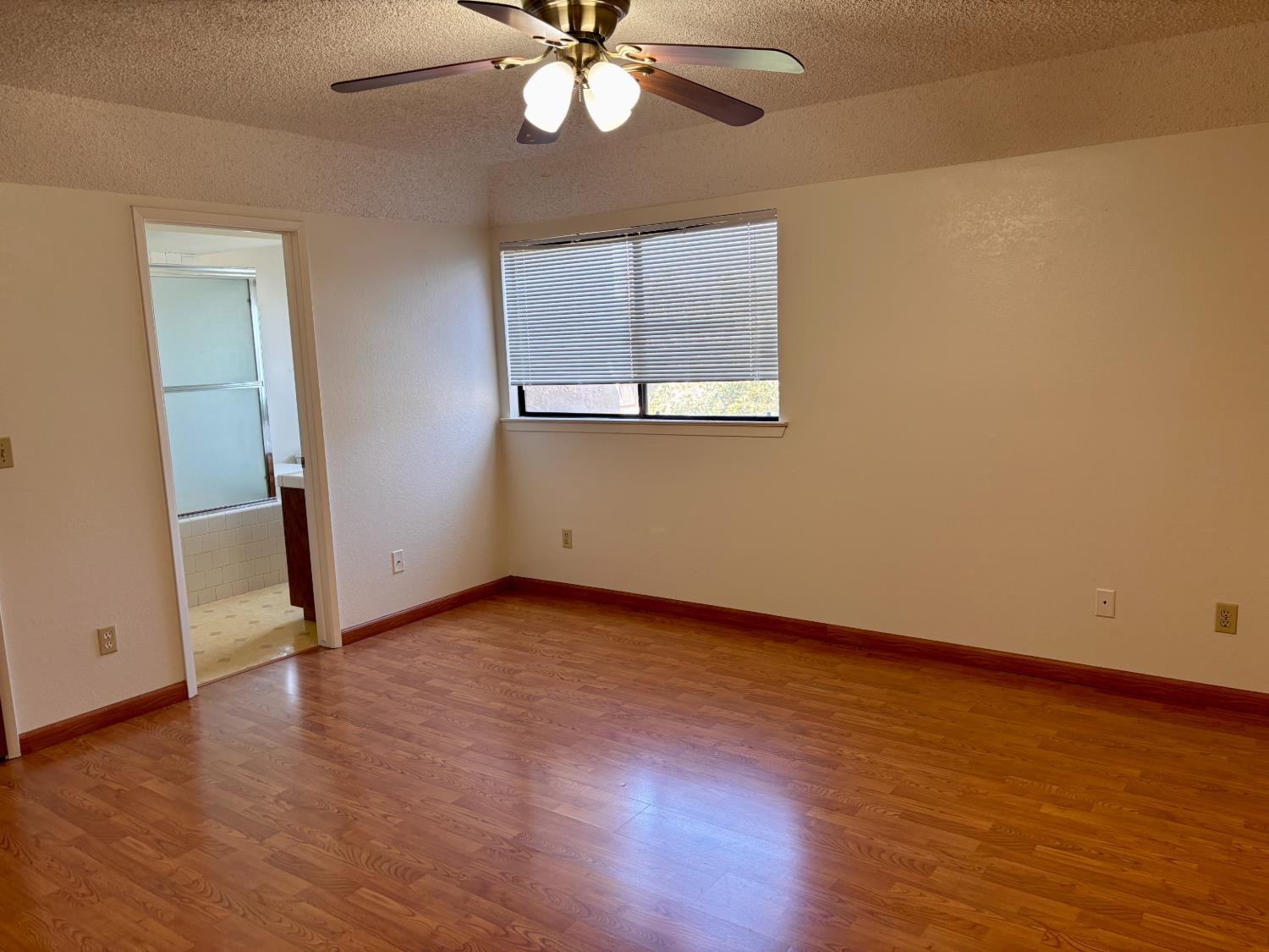 1647 E Serena Ave, Fresno, CA 93720