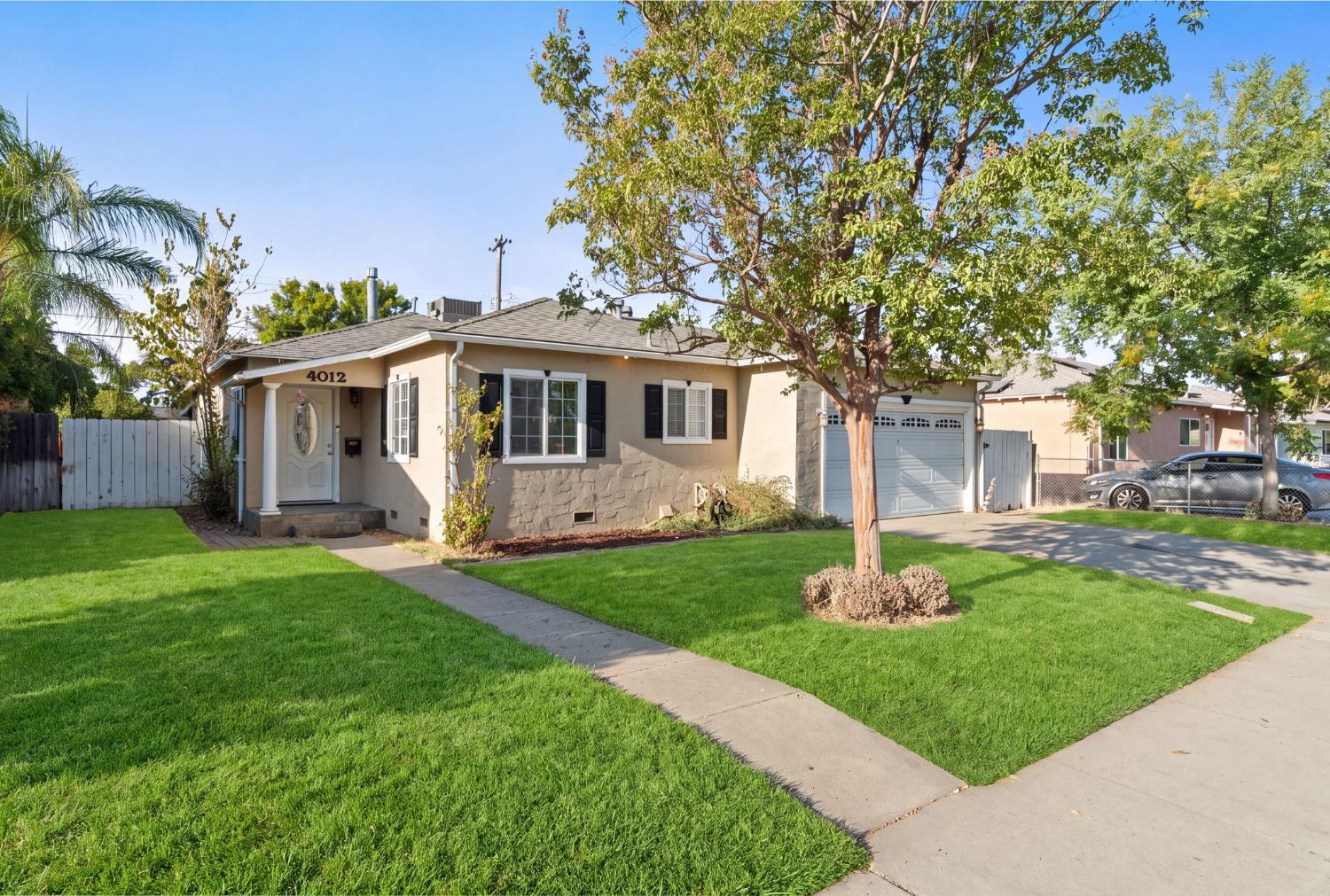 4012 E Clinton Ave, Fresno, CA 93703