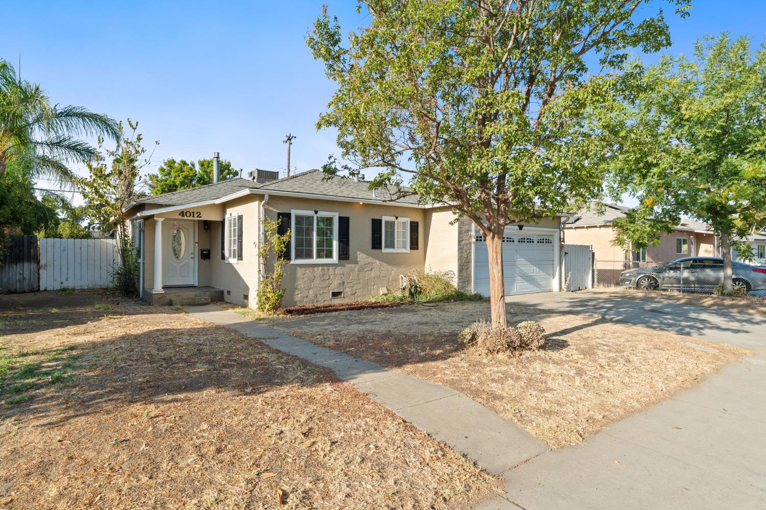 4012 E Clinton Ave, Fresno, CA 93703