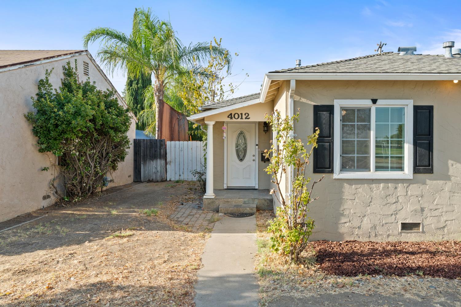 4012 E Clinton Ave, Fresno, CA 93703